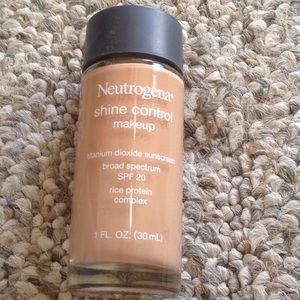 Shine control makeup